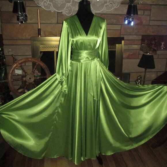 Catherine D'Lish Beverly Gown - Picture 10 of 11